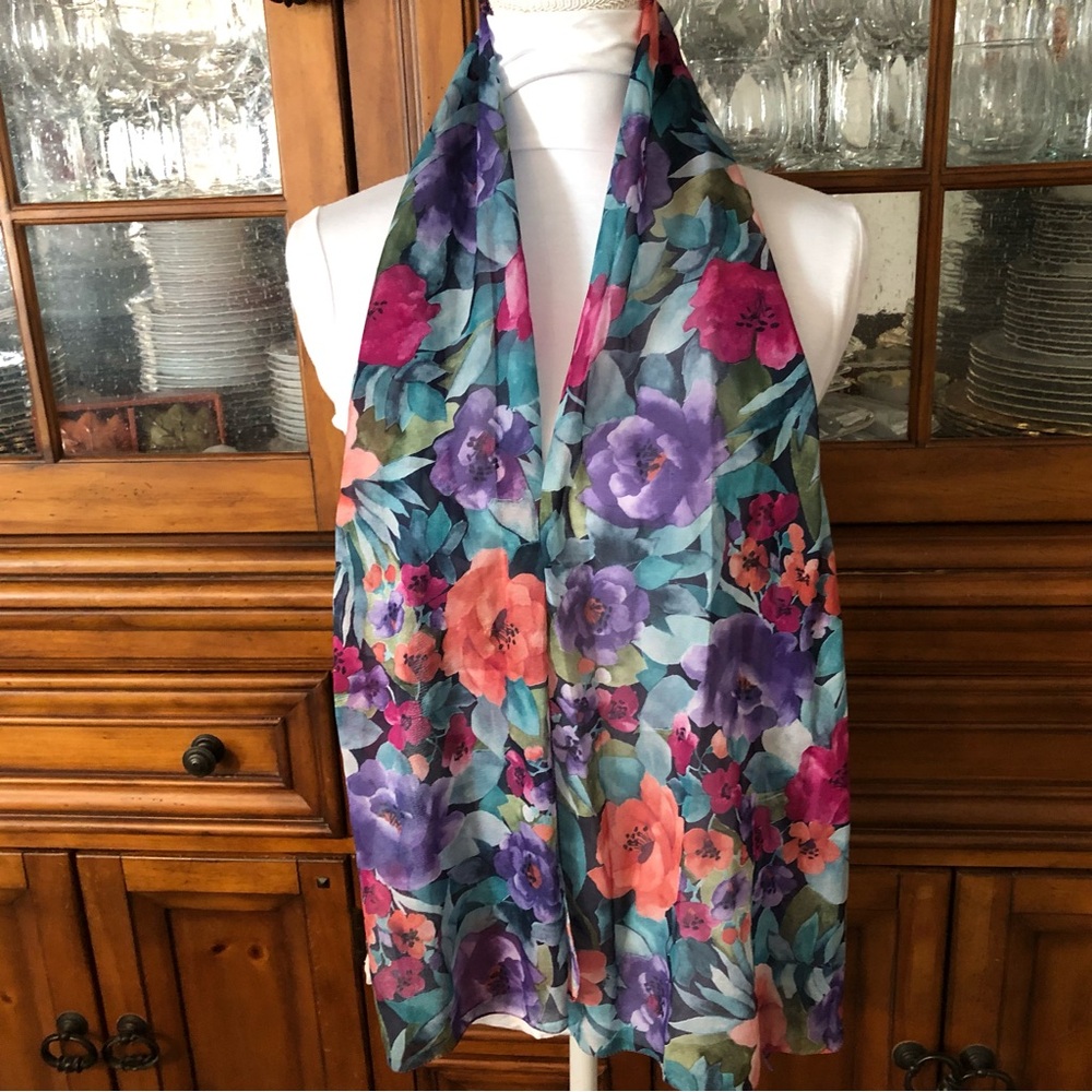 EUC Floral Rectangular Scarf - Picture 3 of 4
